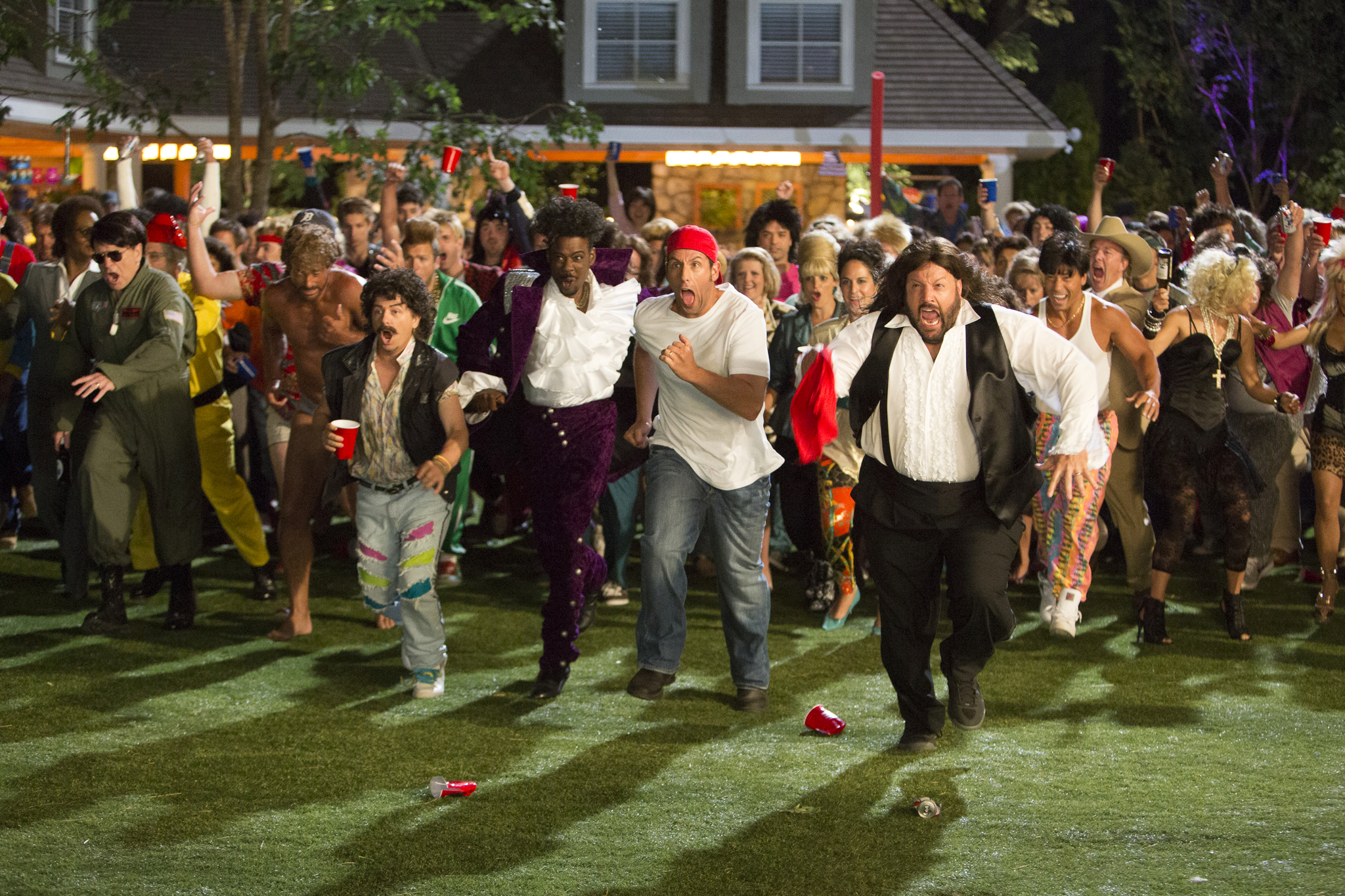 Still of Salma Hayek, Adam Sandler, Chris Rock, Maria Bello, David Spade, Kevin Grady, Kevin James and Colin Quinn in Nebrendylos 2 (2013)