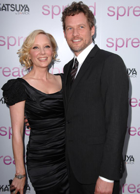 Anne Heche and James Tupper at event of Mergisius (2009)