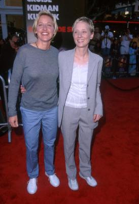 Anne Heche and Ellen DeGeneres at event of Eyes Wide Shut (1999)