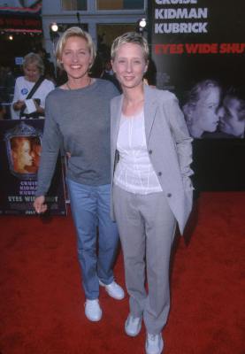 Anne Heche and Ellen DeGeneres at event of Eyes Wide Shut (1999)