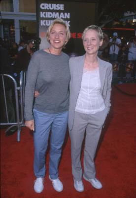 Anne Heche and Ellen DeGeneres at event of Eyes Wide Shut (1999)