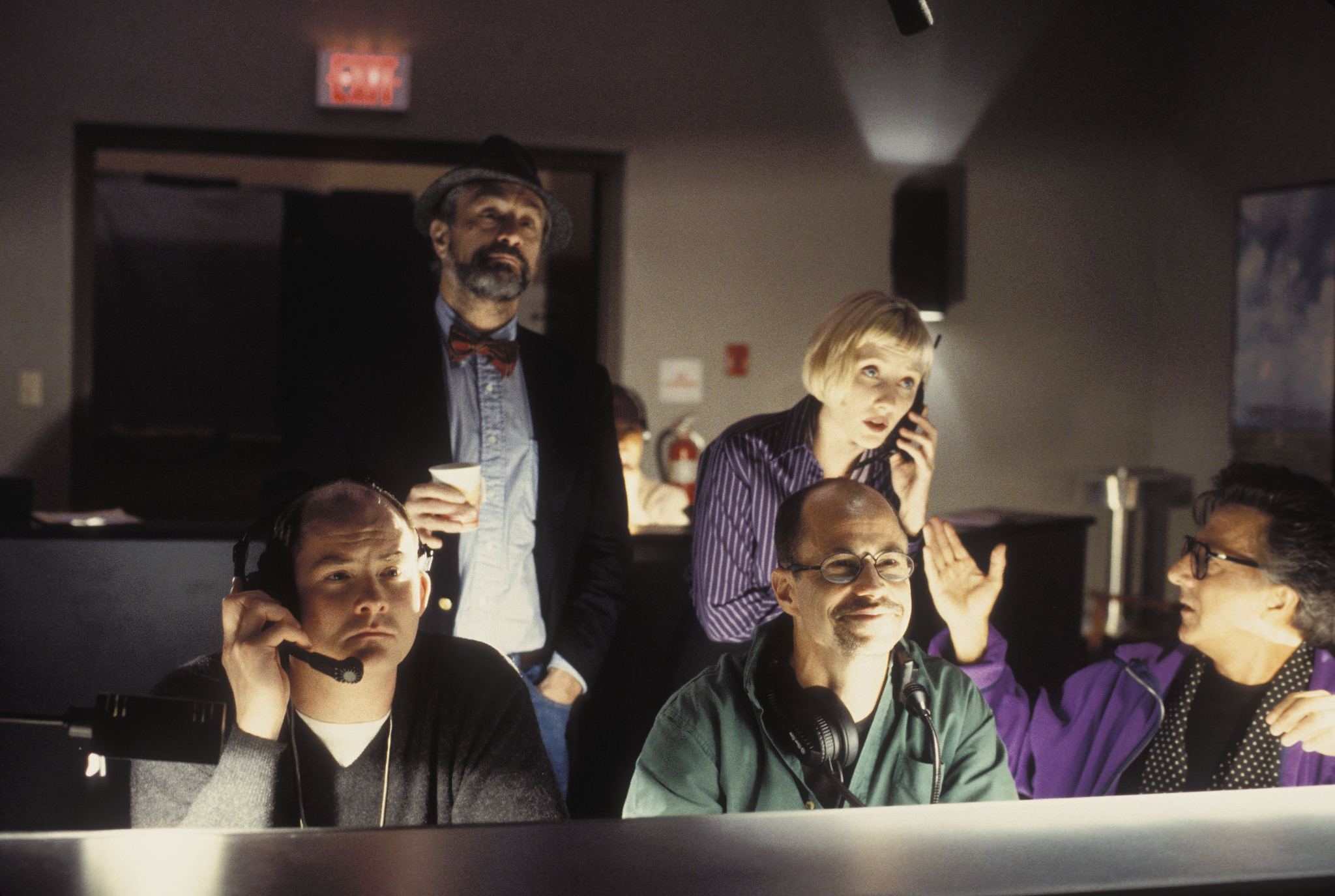 Still of Robert De Niro, Anne Heche, Dustin Hoffman and David Koechner in Wag the Dog (1997)