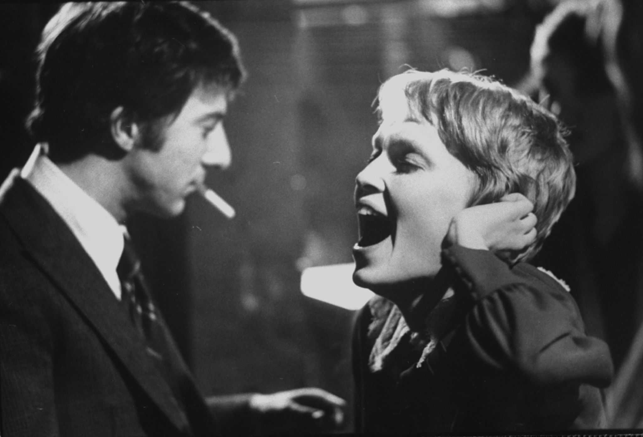 Still of Dustin Hoffman and Mia Farrow in John and Mary (1969)