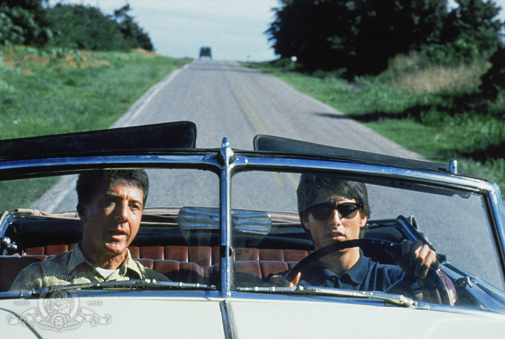 Still of Tom Cruise and Dustin Hoffman in Lietaus zmogus (1988)