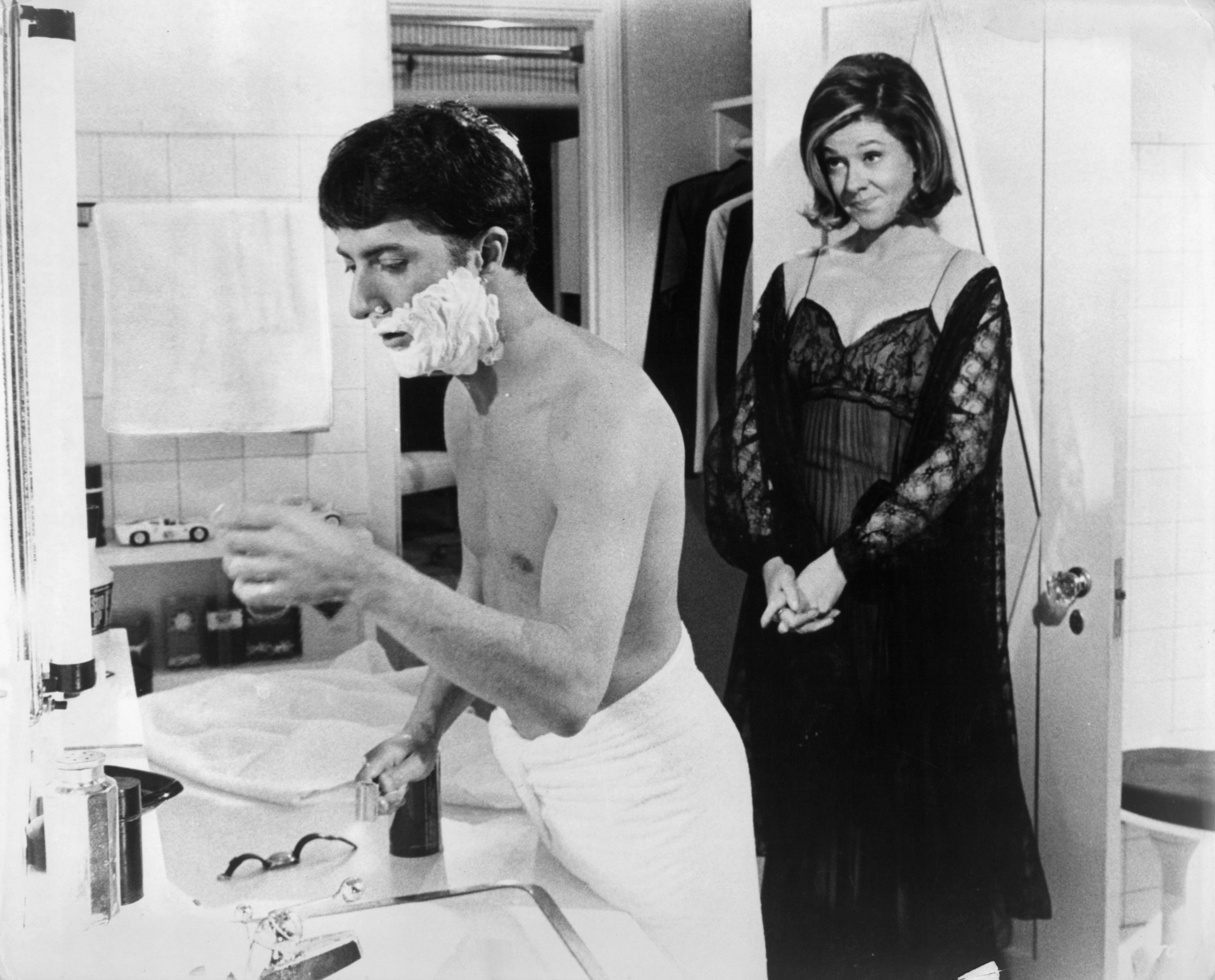 Still of Dustin Hoffman and Elizabeth Wilson in The Graduate (1967)