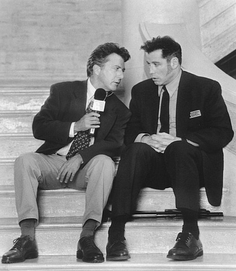 Still of Dustin Hoffman and John Travolta in Mad City (1997)