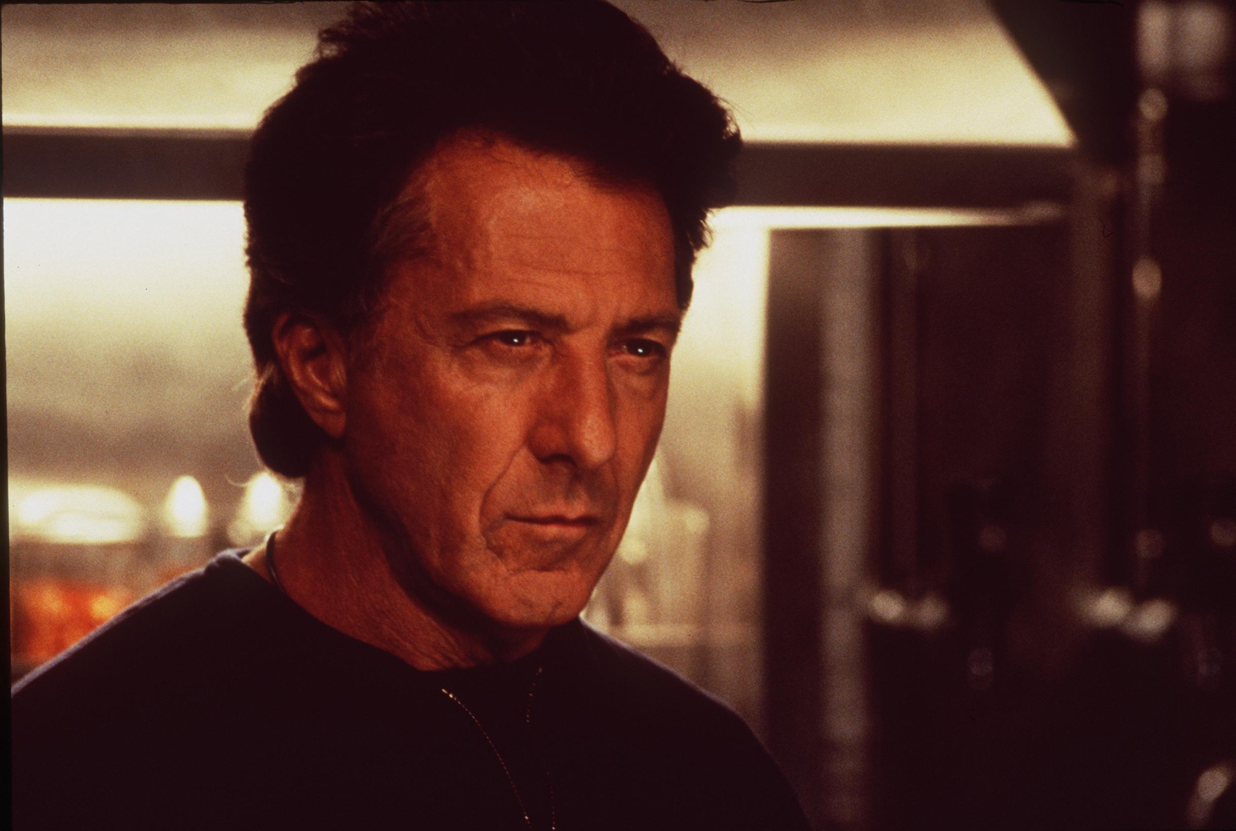 Still of Dustin Hoffman in Sphere (1998)