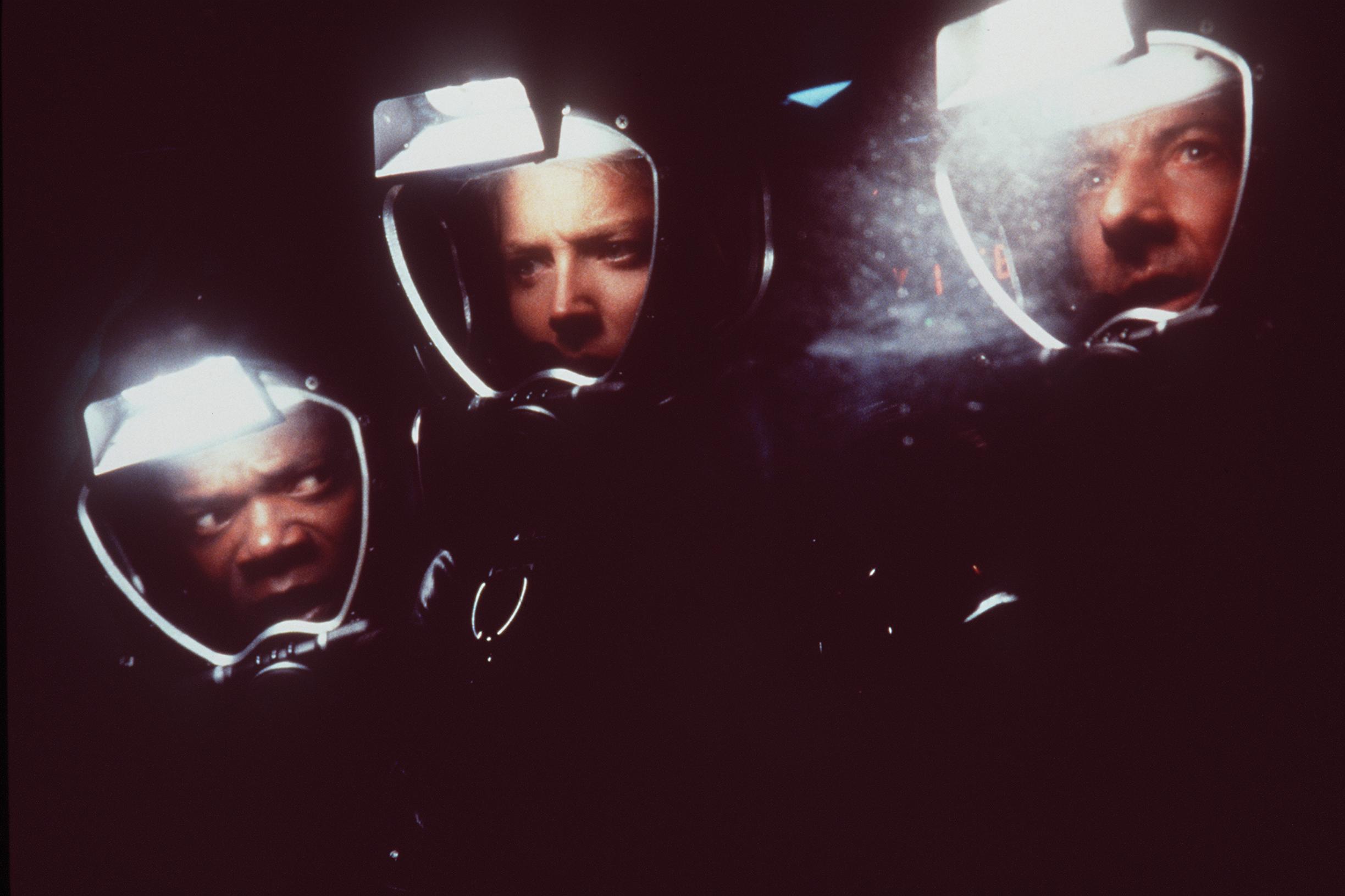 Still of Dustin Hoffman, Samuel L. Jackson and Sharon Stone in Sphere (1998)