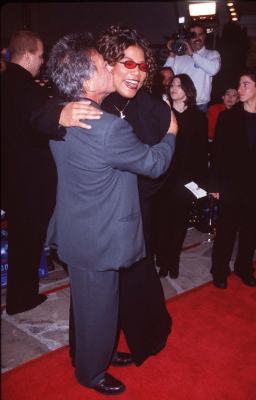 Dustin Hoffman and Queen Latifah at event of Sphere (1998)