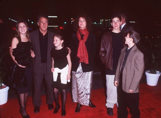 Dustin Hoffman at event of Titanikas (1997)