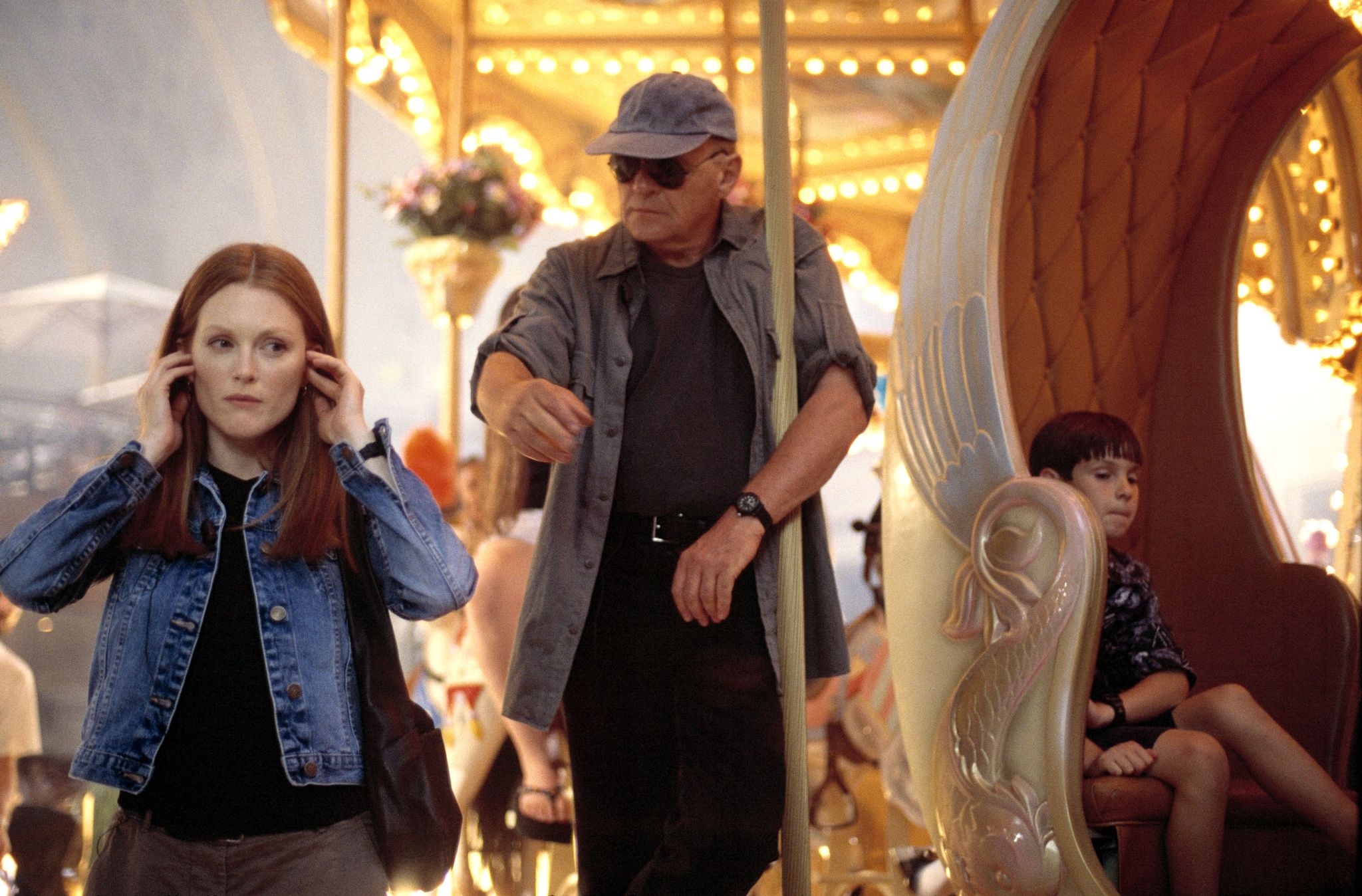 Still of Anthony Hopkins and Julianne Moore in Hannibal (2001)