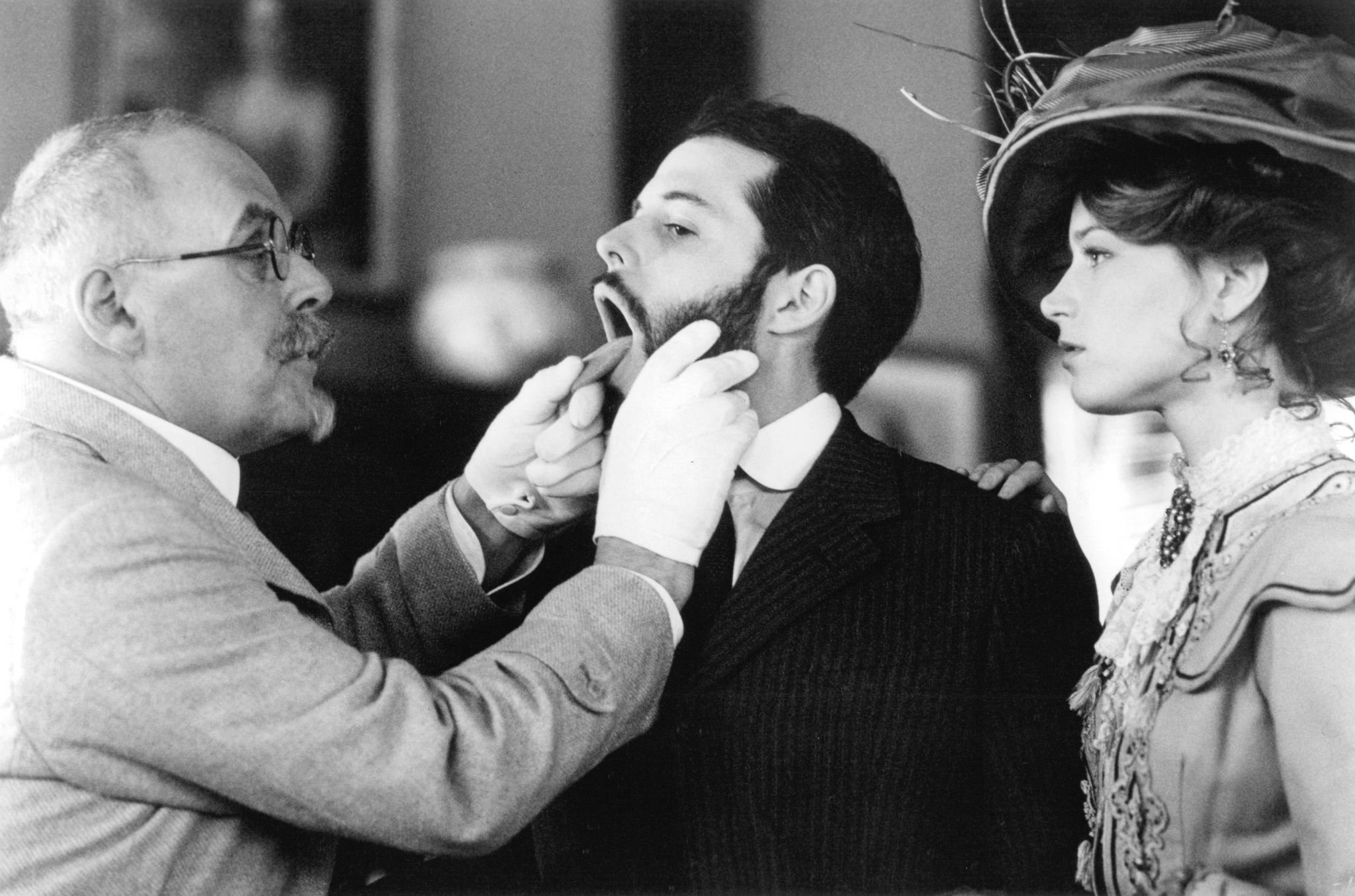 Still of Matthew Broderick, Anthony Hopkins and Bridget Fonda in The Road to Wellville (1994)