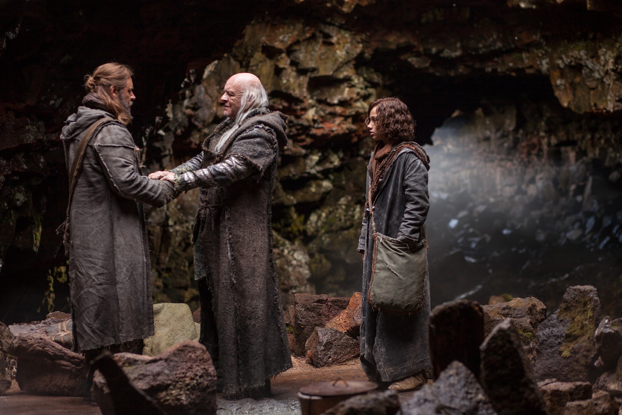 Still of Russell Crowe, Anthony Hopkins and Gavin Casalegno in Nojaus laivas (2014)