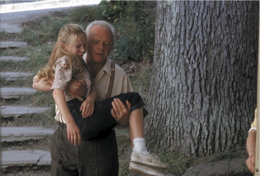 Still of Anthony Hopkins and Mika Boorem in Hearts in Atlantis (2001)