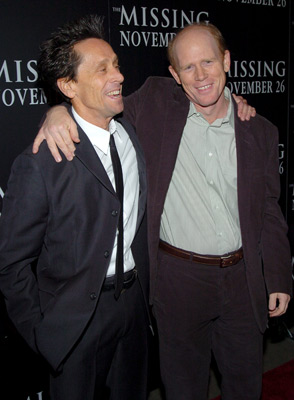Ron Howard and Brian Grazer at event of The Missing (2003)