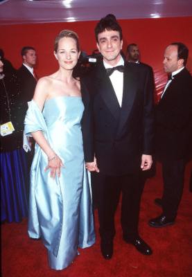 Helen Hunt and Hank Azaria at event of The 70th Annual Academy Awards (1998)