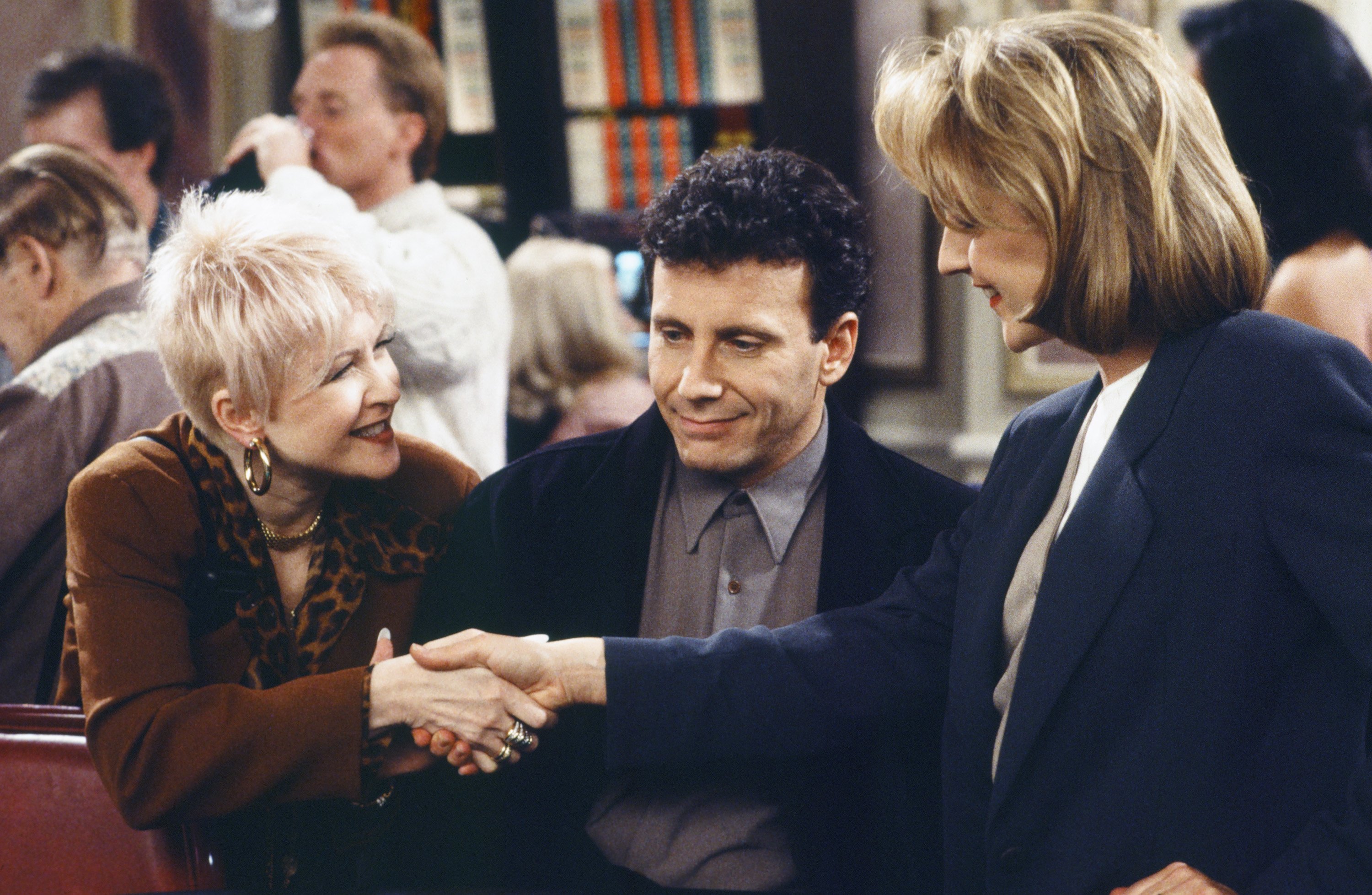 Still of Helen Hunt and Paul Reiser in Mad About You (1992)