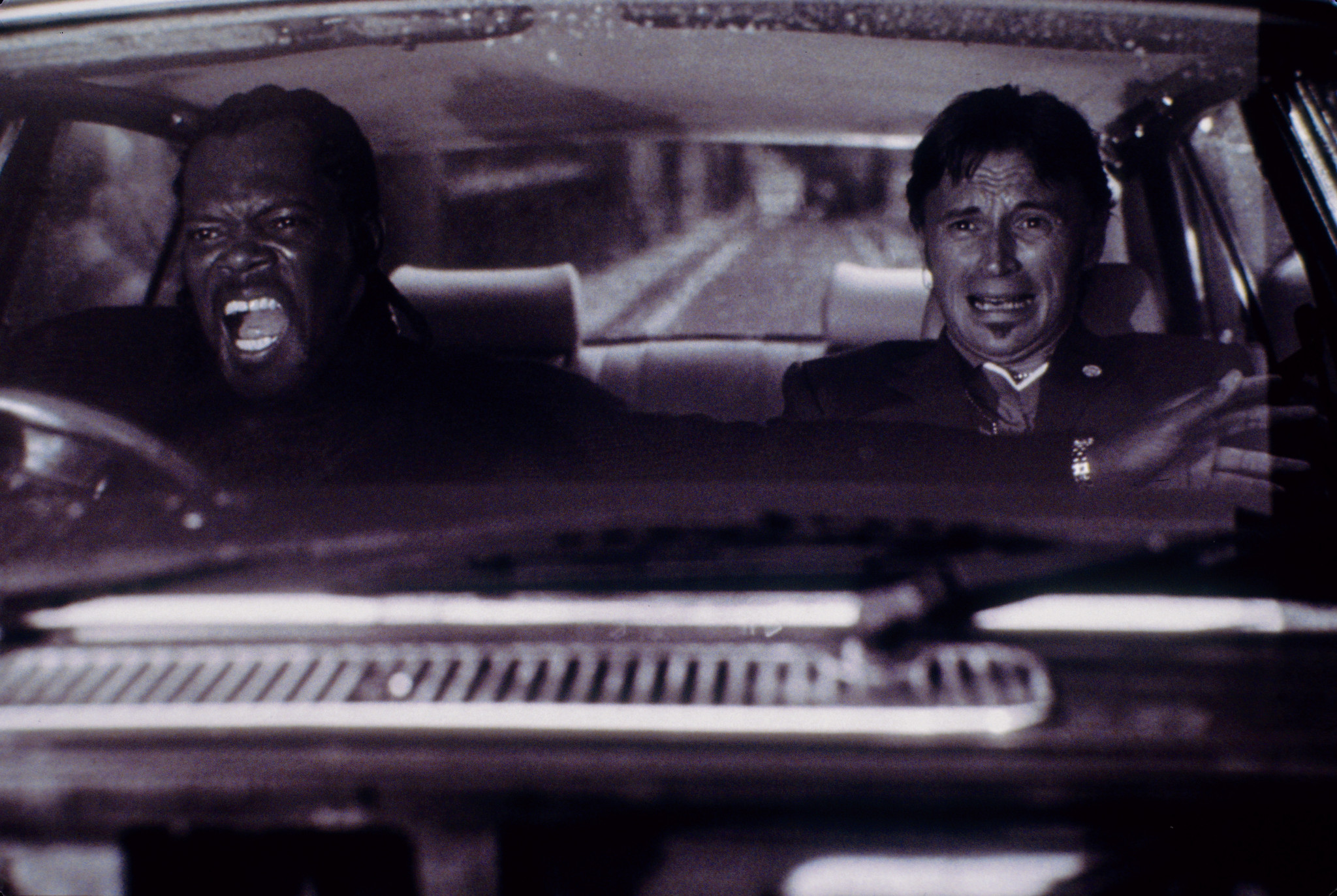 Still of Samuel L. Jackson and Robert Carlyle in The 51st State (2001)