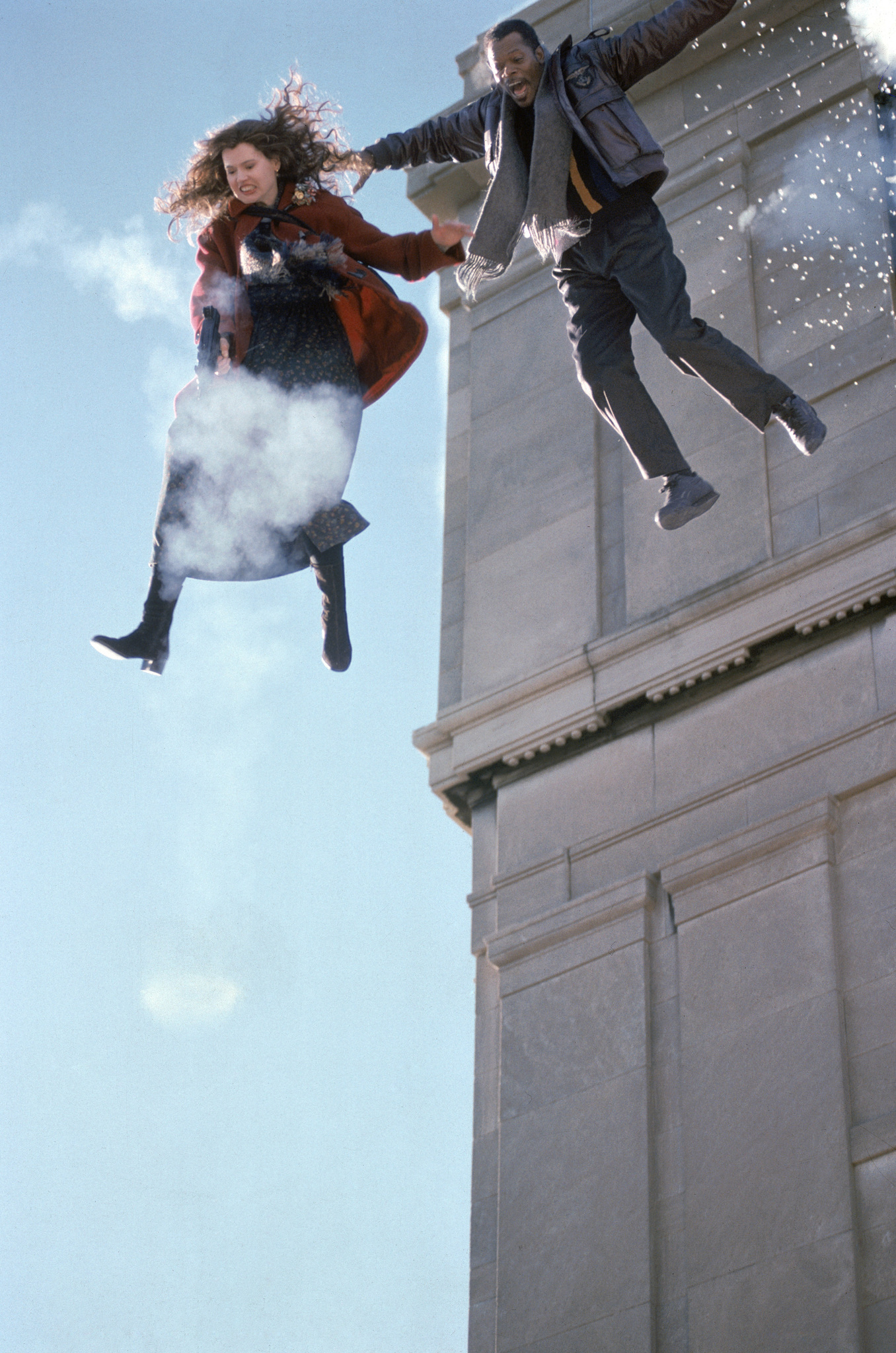 Still of Geena Davis and Samuel L. Jackson in The Long Kiss Goodnight (1996)