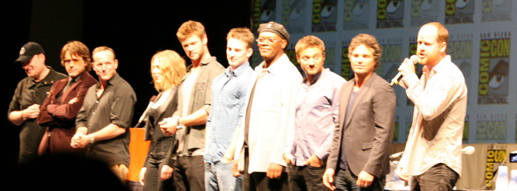 Samuel L. Jackson, Robert Downey Jr., Clark Gregg, Chris Evans, Scarlett Johansson, Jeremy Renner, Mark Ruffalo, Joss Whedon and Chris Hemsworth at event of Kersytojai (2012)