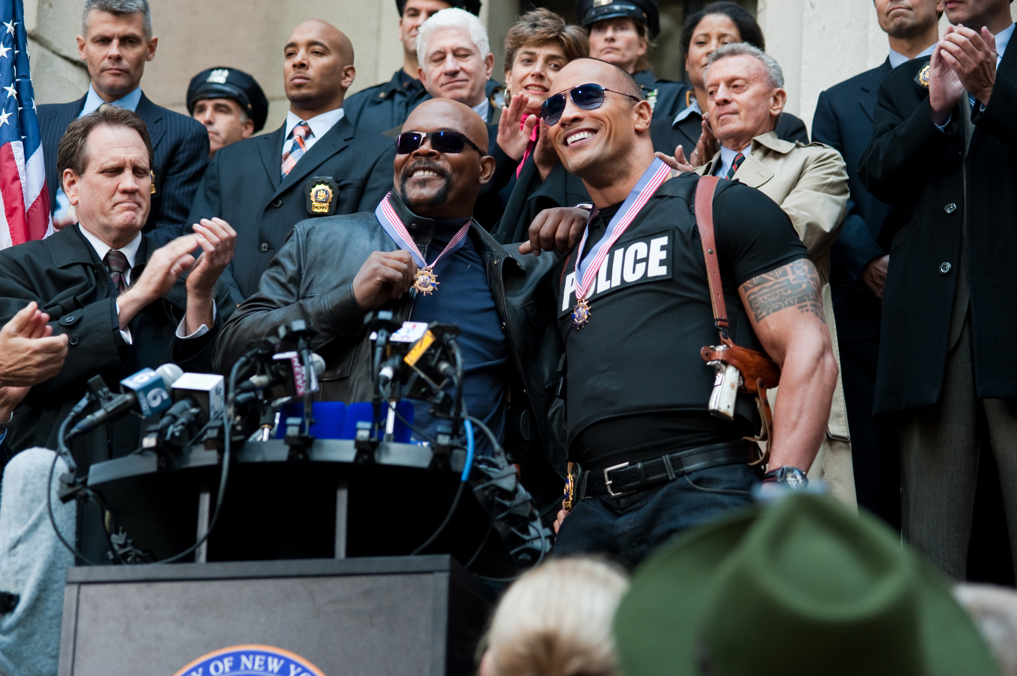 Still of Samuel L. Jackson and Dwayne Johnson in Rezerviniai farai (2010)