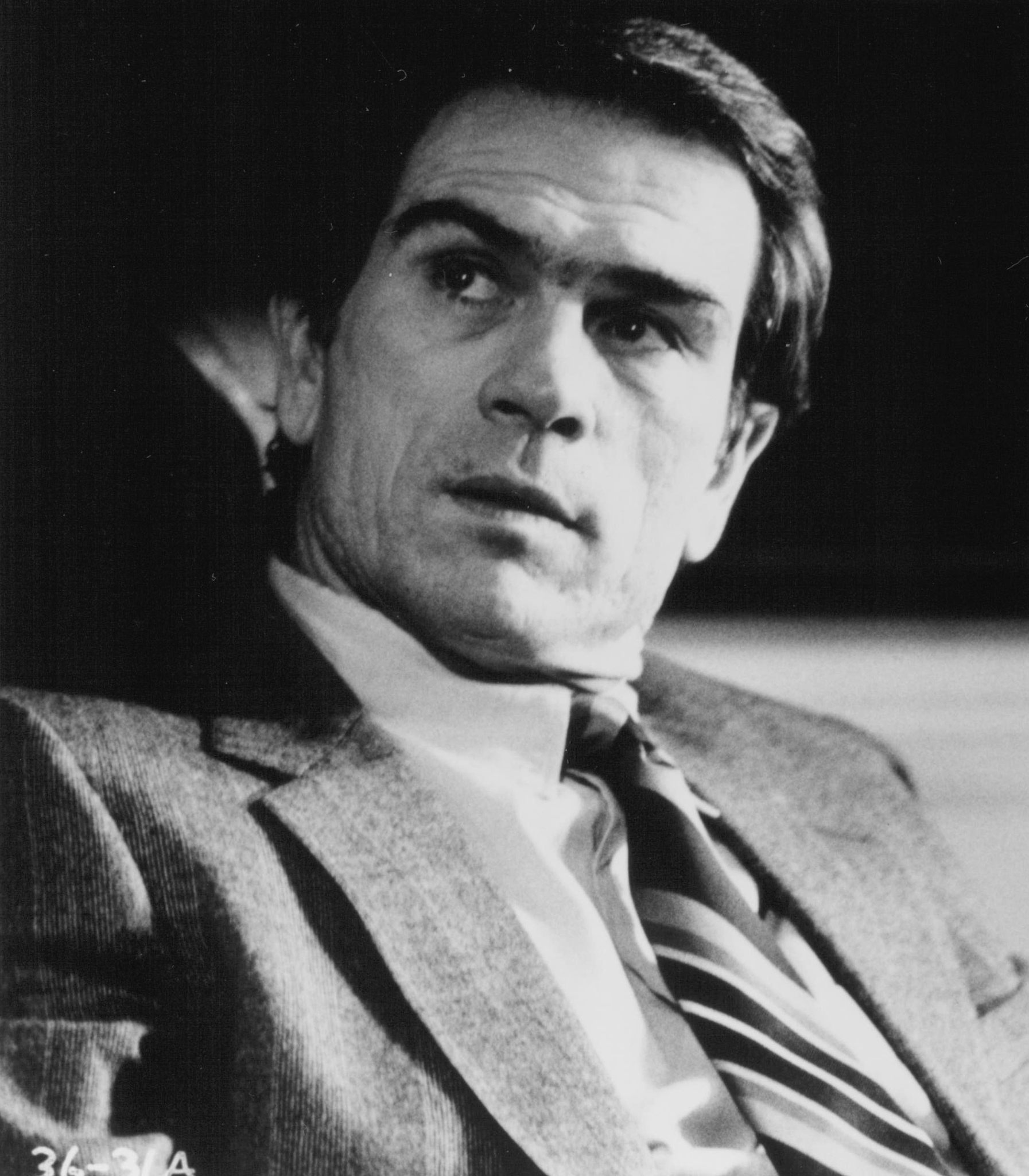 Still of Tommy Lee Jones in The Package (1989)