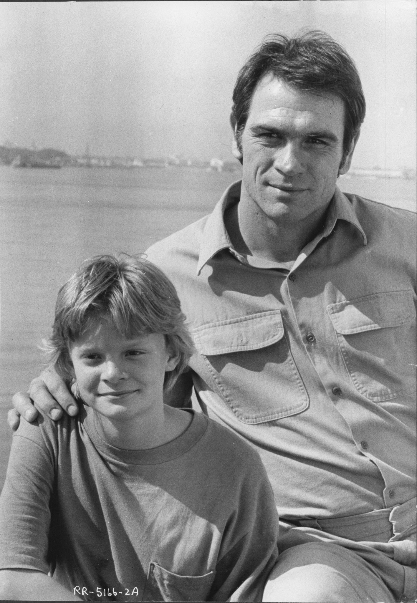 Still of Tommy Lee Jones and Martha Plimpton in The River Rat (1984)