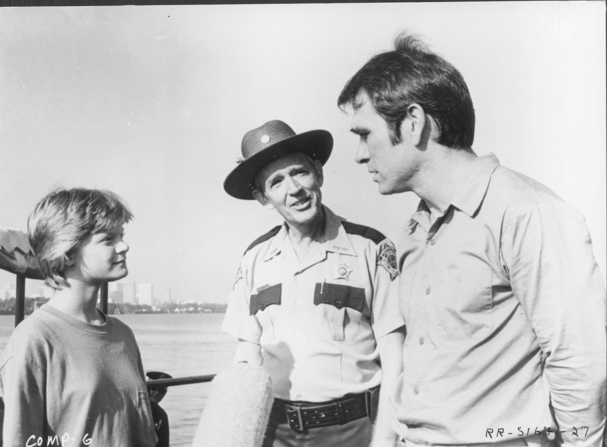 Still of Tommy Lee Jones and Martha Plimpton in The River Rat (1984)