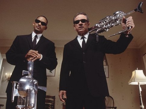 (L. to R.) Agent Jay (Will Smith) and his partner Agent Kay (Tommy Lee Jones) return as members of the highly funded government organization that polices and monitors extra-terrestrial activity on planet Earth