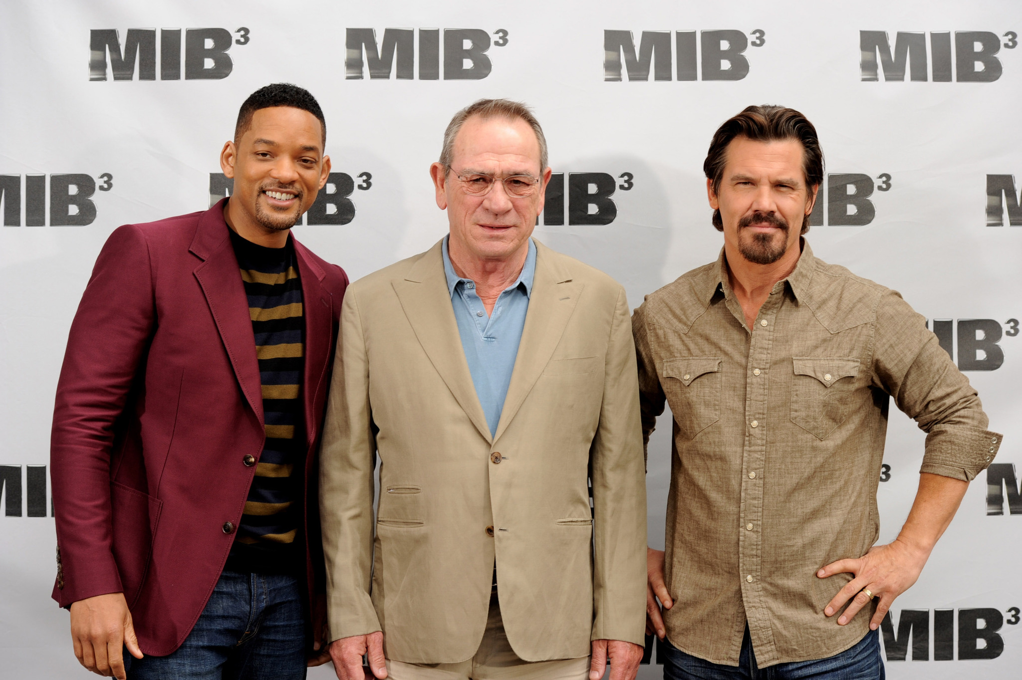 Tommy Lee Jones, Will Smith and Josh Brolin at event of Vyrai juodais drabuziais III (2012)