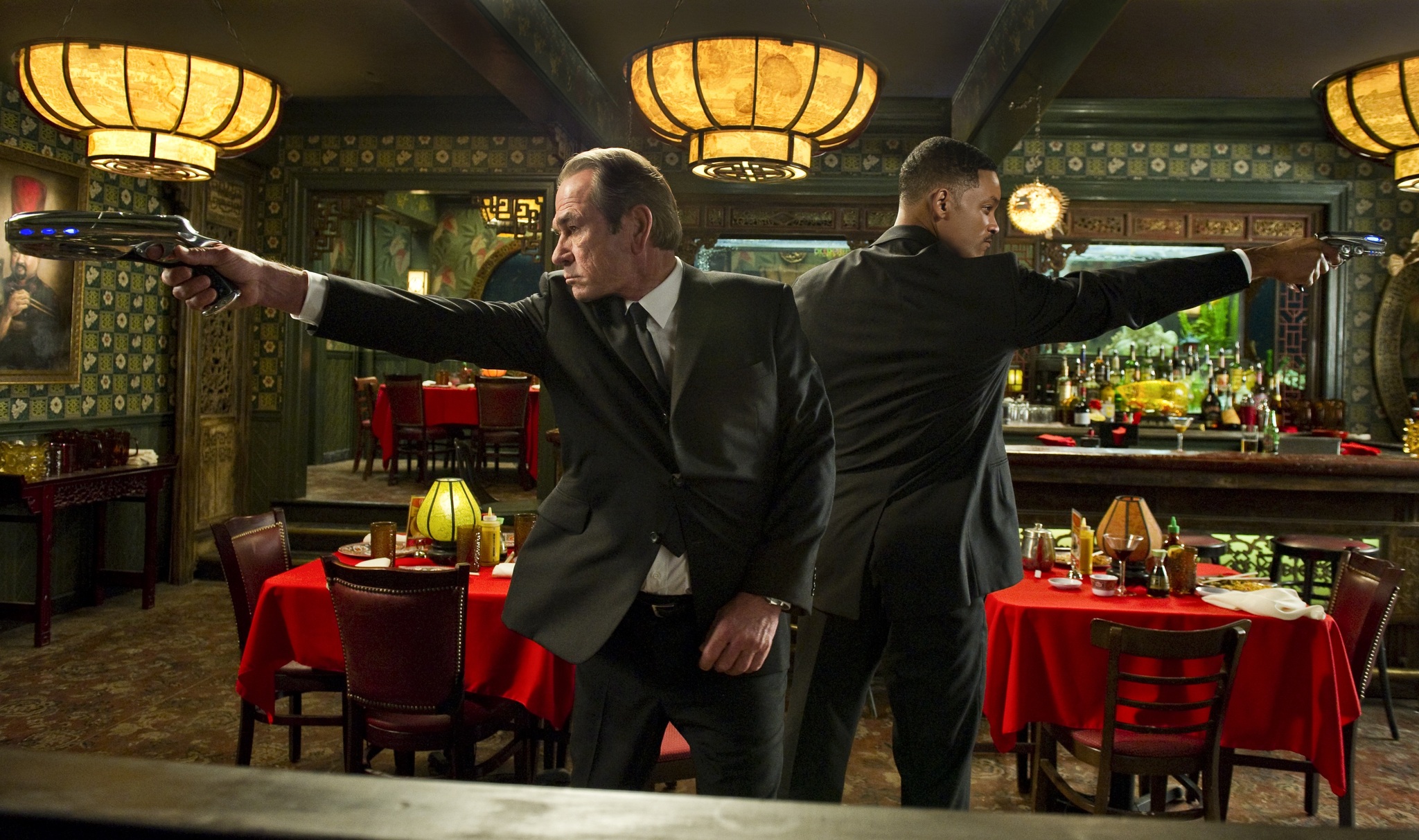 Still of Tommy Lee Jones and Will Smith in Vyrai juodais drabuziais III (2012)