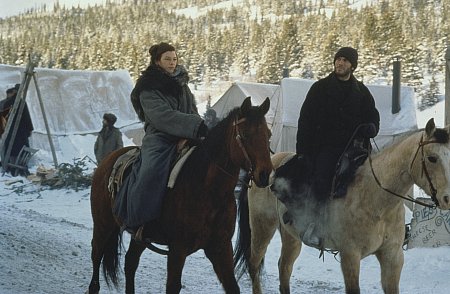 Still of Milla Jovovich and Wes Bentley in The Claim (2000)