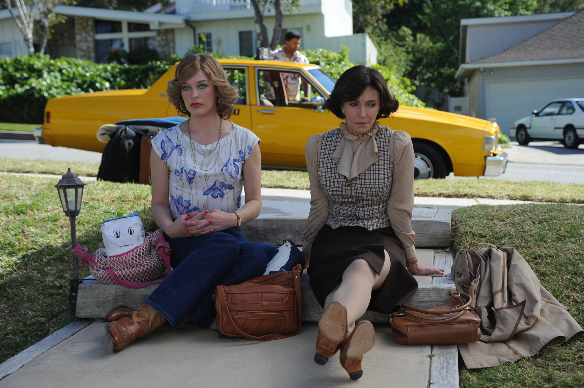 Still of Milla Jovovich and Mary Steenburgen in Dirty Girl (2010)