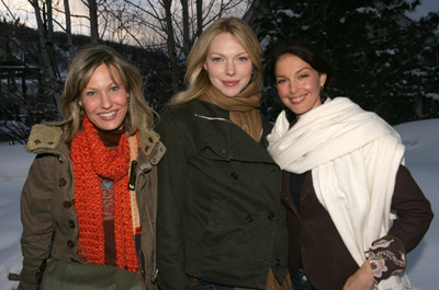 Ashley Judd, Joey Lauren Adams and Laura Prepon at event of Come Early Morning (2006)