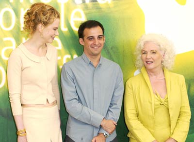 Nicole Kidman, Fionnula Flanagan and Alejandro Amenábar at event of The Others (2001)