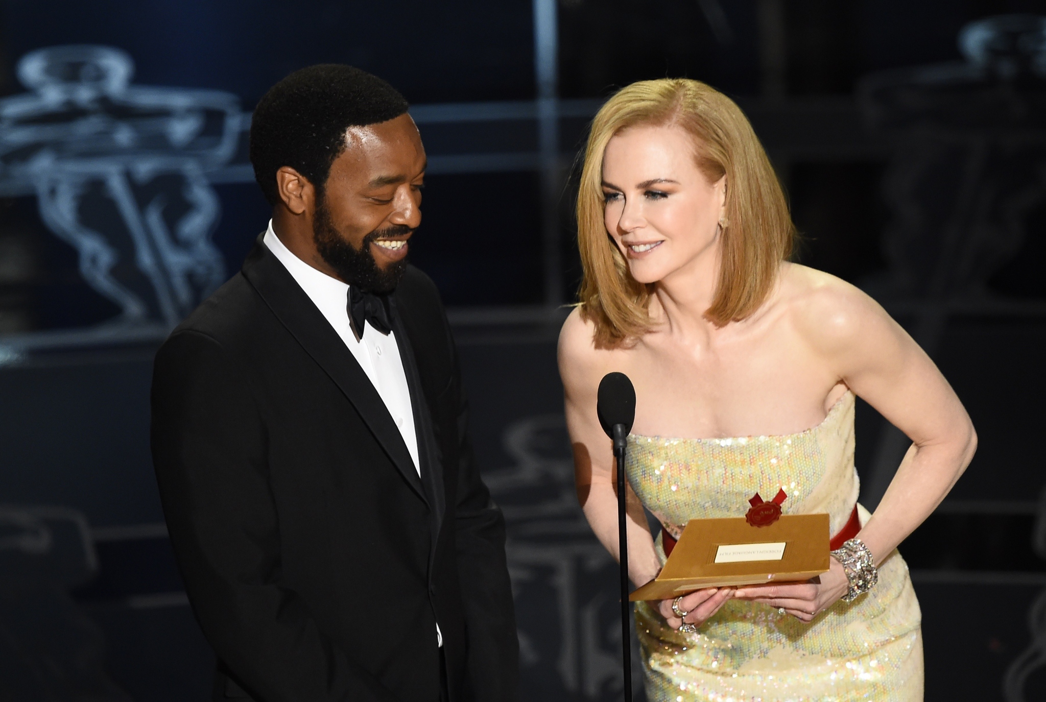 Nicole Kidman and Chiwetel Ejiofor at event of The Oscars (2015)