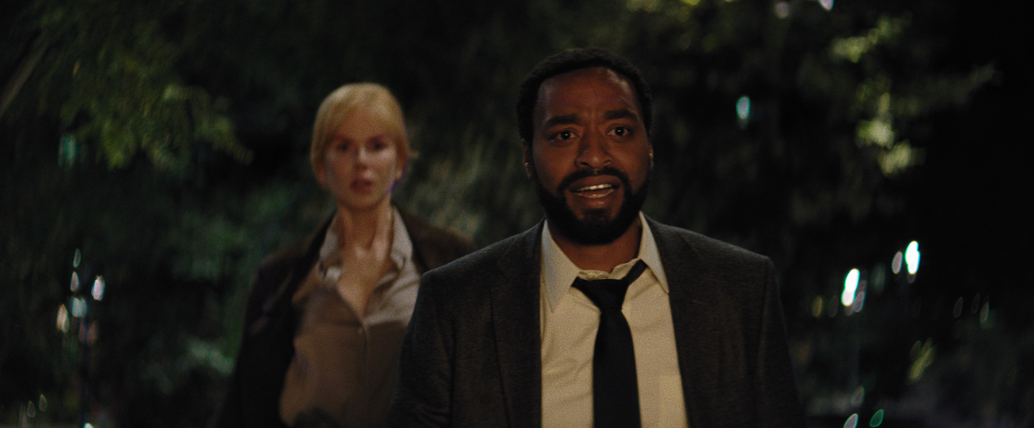 Still of Nicole Kidman and Chiwetel Ejiofor in Secret in Their Eyes (2015)