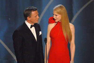 Nicole Kidman and Daniel Craig at event of The 79th Annual Academy Awards (2007)