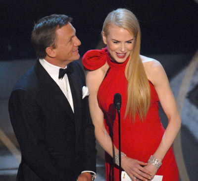 Nicole Kidman and Daniel Craig at event of The 79th Annual Academy Awards (2007)