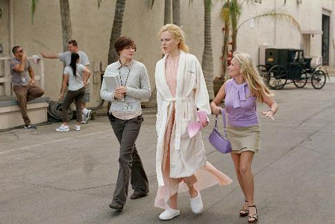 Still of Nicole Kidman and Heather Burns in Bewitched (2005)