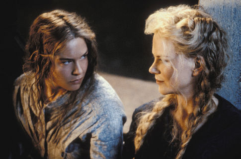 Still of Nicole Kidman and Renée Zellweger in Saltasis kalnas (2003)