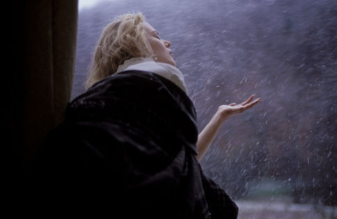 Still of Nicole Kidman in Saltasis kalnas (2003)