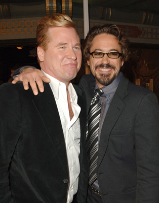 Val Kilmer and Robert Downey Jr. at event of Kiss Kiss Bang Bang (2005)