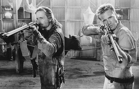 Still of Michael Douglas and Val Kilmer in The Ghost and the Darkness (1996)