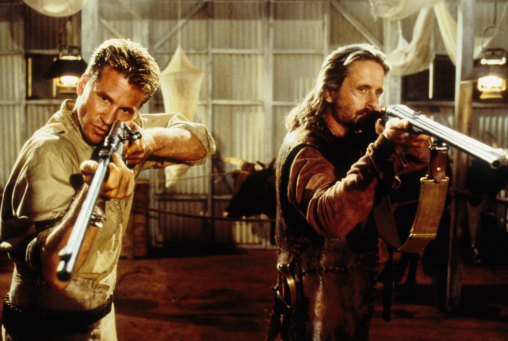 Still of Michael Douglas and Val Kilmer in The Ghost and the Darkness (1996)