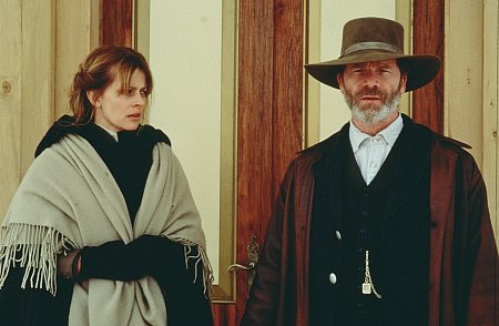 Still of Nastassja Kinski and Peter Mullan in The Claim (2000)