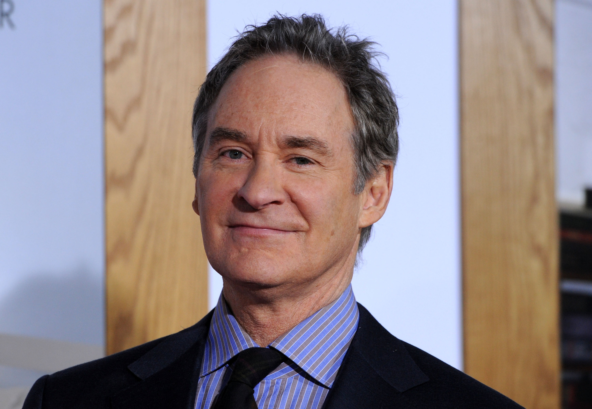 Kevin Kline at event of Be isipareigojimu (2011)