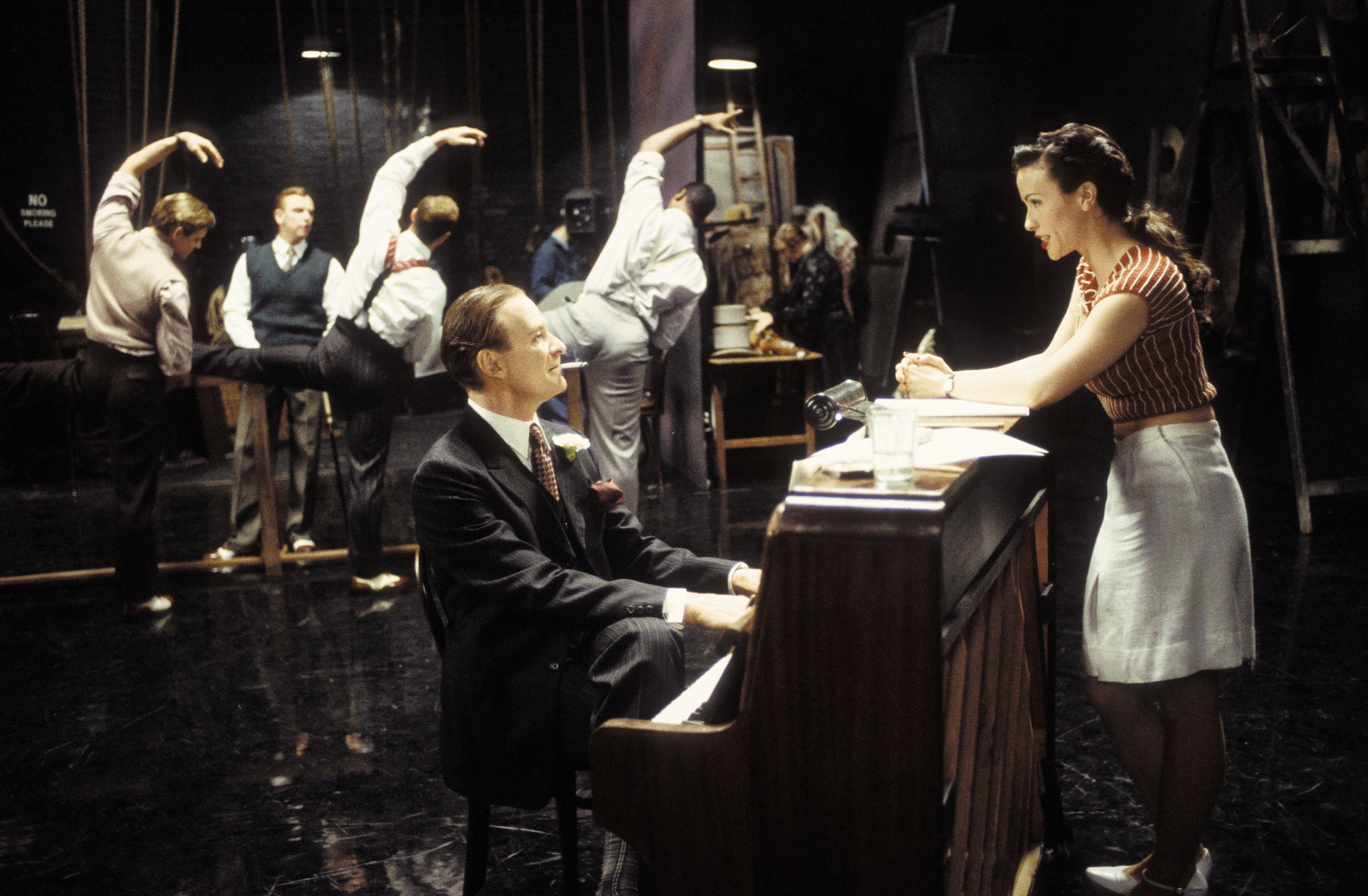 Still of Kevin Kline and Alanis Morissette in De-Lovely (2004)