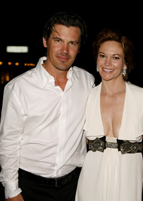 Diane Lane and Josh Brolin at event of No Country for Old Men (2007)