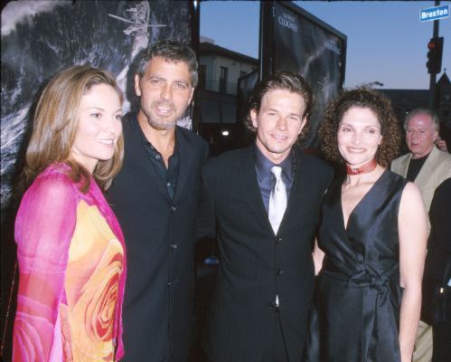 George Clooney, Diane Lane, Mark Wahlberg and Mary Elizabeth Mastrantonio at event of The Perfect Storm (2000)